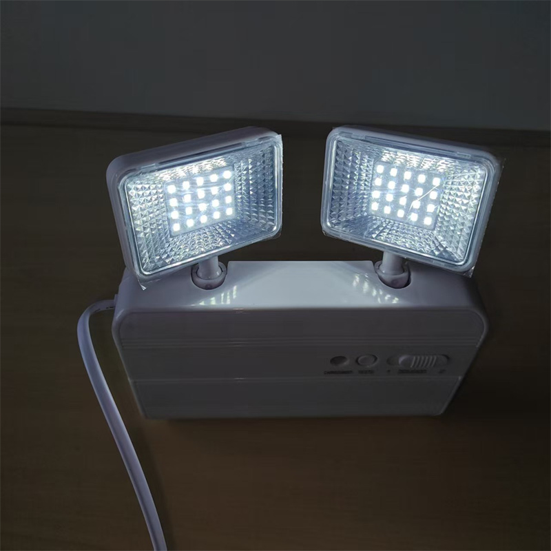 360 °   Lampada di Emergenza P - Power Outage Light recensione e prezzo
